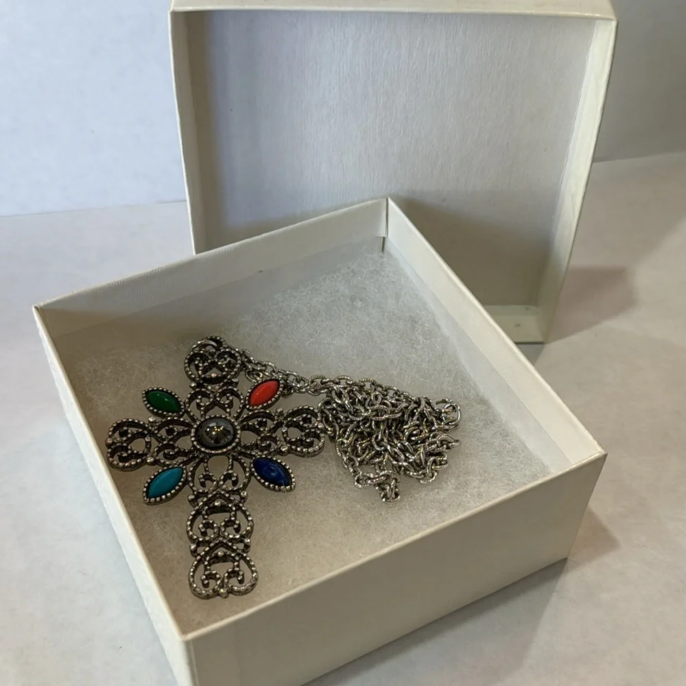 VTG AVON ROMANESQUE CROSS SILVER LONG CHAIN OPEN WORK‎ FILIGREE NECKLACE